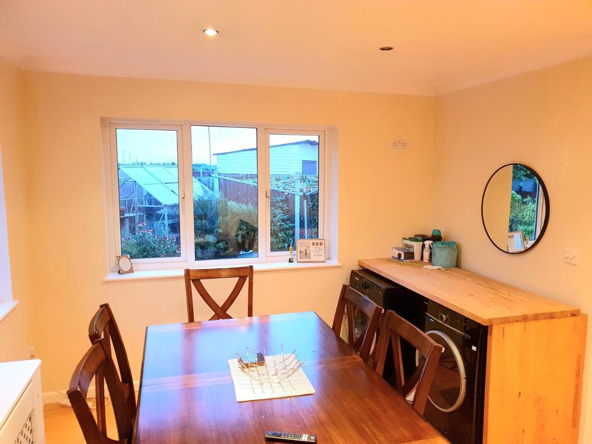 Specious 3Bed Property With Parking & Large Garden Aveley Exteriör bild
