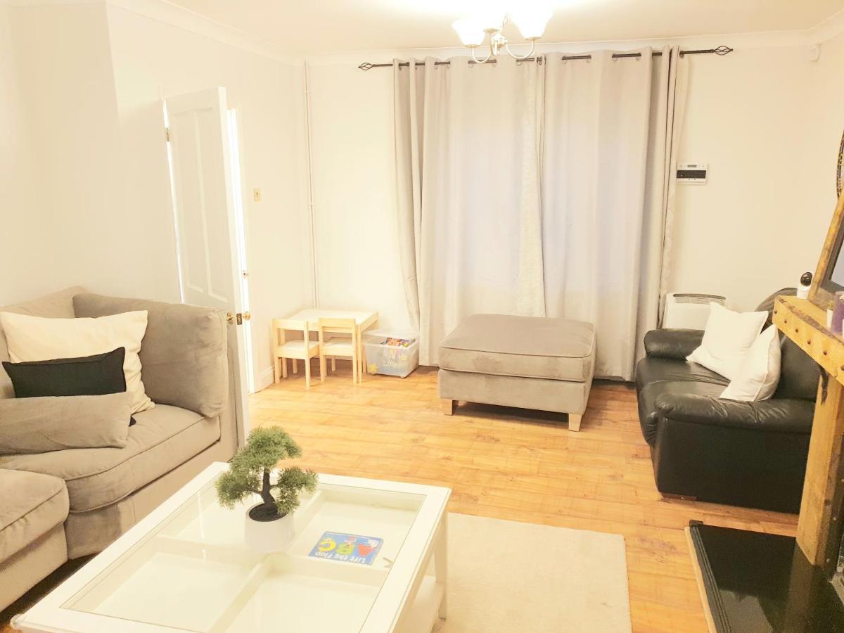 Specious 3Bed Property With Parking & Large Garden Aveley Exteriör bild